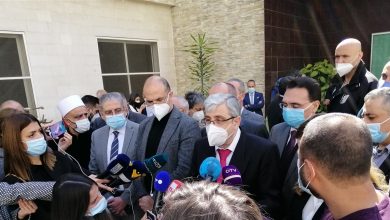 Photo of وزير الصحة: اللقاحات كلها تؤمن الحماية والفعالية