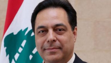 Photo of دياب عرض التطورات مع القائم بالأعمال البريطاني