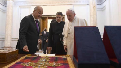 Photo of لا مثيل لها في العالم.. هدية من “شيخ النحاتين” سترافق البابا إلى الفاتيكان