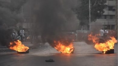 Photo of الشارع يشتعل.. إليكم خارطة بالطرقات المقطوعة