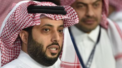 Photo of تركي آل الشيخ يكشف عن “هدية غالية” من عمرو دياب (صور)