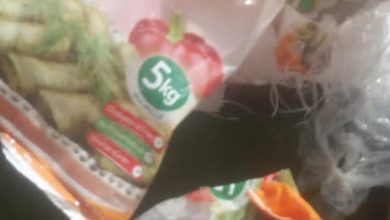 Photo of أكياس الأرز والسكر مرمية على الطريق في ببنين