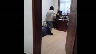 Photo of فيديو من قلب المكتب .. رد “صاعق” من موظفة بعد تحرش مديرها