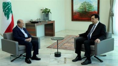 Photo of عون بحث مع دياب في البطاقة التمويلية وحيا الاعلاميين في اليوم العالمي لحرية الصحافة