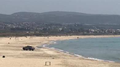 Photo of إخلاء الشاطىء الجنوبي والكورنيش البحري في صور من المواطنين