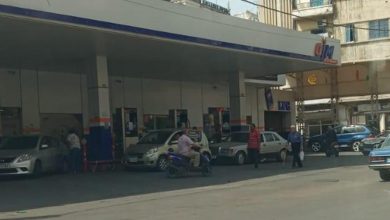 Photo of بعد الوقوف لساعات بالطوابير.. لا زحمة أمام المحطات في طرابلس