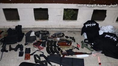 Photo of توقيف خمسة أشخاص.. هذا ما عُثر عليه داخل منزل في التبانة (صور)