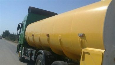 Photo of أوقفوا صهريج بنزين على الطريق ووزعوا الغالونات