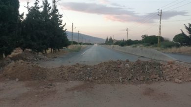 Photo of حادثة مقتل شاب من آل المقداد تتفاعل.. احتجاج وقطع طريق بعلبك – الهرمل