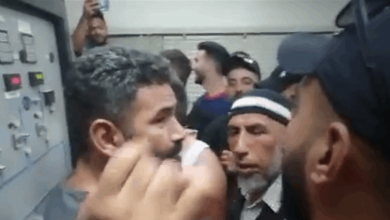 Photo of في حلبا.. ناشطون يقتحمون محطة الكهرباء ويمدّون مدينتهم بالتيار