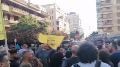 Photo of تضاربٌ وصدامات أمام السفارة الفلسطينية في بيروت.. ماذا يحصل؟