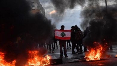Photo of شارعان الى انفجار… والليرة الى انهيار