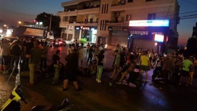 Photo of قطع طريق عام الشويفات احتجاجا على انقطاع التيار وتردي الاوضاع المعيشية