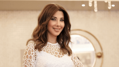 Photo of فيديو طريف لنانسي عجرم يُثير ضجة.. تقود سيارة قديمة وتصرخ للمارة “زيحو زيحو”