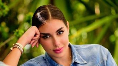 Photo of ياسمين صبري تتألق بالابيض على البحر.. والجمهور يهاجمها: “حيطلعلك خياشيم” (صور)
