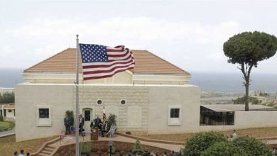Photo of السفارة الأميركية في عيد الجيش: العلم الوحيد يلّي بيرفعوه والوحيد يلّي بِهمّ
