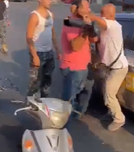 Photo of اعتداء على مصورين من قبل عناصر فوج إطفاء بيروت (فيديو)