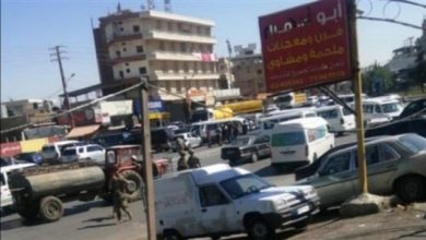Photo of سائقو الفانات قطعوا الطريق الدولية عند دوار دورس في بعلبك