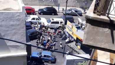 Photo of الشارع على حافة الانفجار الكبير… طرقات مقطوعة وإشكالات أمام الأفران ومحطات الوقود (فيديو)