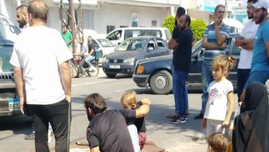 Photo of بسبب الوضع المعيشي الصعب.. قطع الطريق مع عائلته في عكار