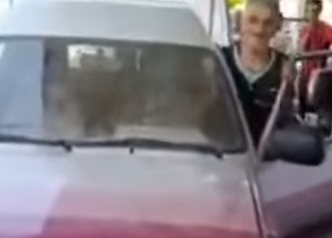 Photo of “دخيلكم عبولي بنزين بدي انزل بيروت”.. مواطن حوّل سيارته إلى “صندوق أسود”