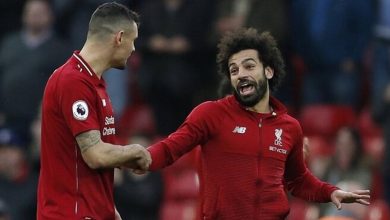 Photo of لوفرين لصديقه محمد صلاح: أنت أم رونالدو؟