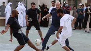 Photo of رئيس الفيفا يزور المساكن المؤقتة للاجئين الأفغان بالدوحة ويشاركهم بعض الأنشطة