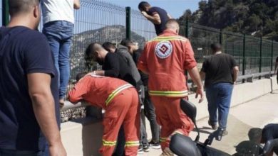 Photo of 5 أشخاص عالقين تحت جسر في الضنية
