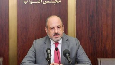 Photo of مسدس حربي على خاصرة نائب لبناني.. في المجلس!