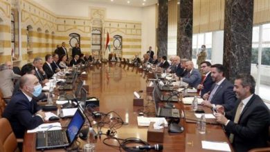 Photo of الحكومة تتجاوز أولى أزمات