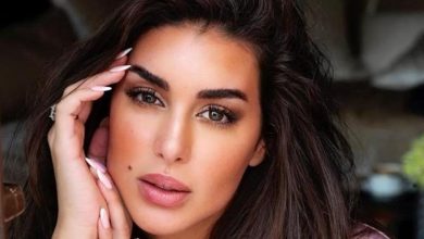 Photo of ياسمين صبري ملفتة بسيلفي لها في السيارة (صور)