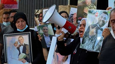 Photo of “ندعو البيطار إلى تطبيق إجراءاته المتبقية بسرعة”… اهالي ضحايا انفجار المرفأ: نطلب من الشعب اللبناني أن يقف إلى جانبنا من دون تسييس أو طائفية