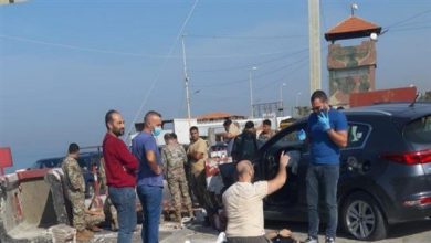 Photo of بالصورة: سيارة تجتاح حاجزا للجيش… وسقوط قتيل وجريح!