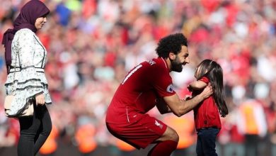 Photo of هجوم عنيف على مدرب بسبب صورة لزوجة محمد صلاح