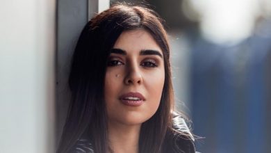 Photo of والد زينة مكي يسخر منها: “صايرة بتشبهي العصاية” (صورة)