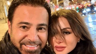 Photo of قصص حب نادرة بين أشهر الفنانين العرب وزوجاتهم.. إحداها بدأت بمزحة على الهواء!