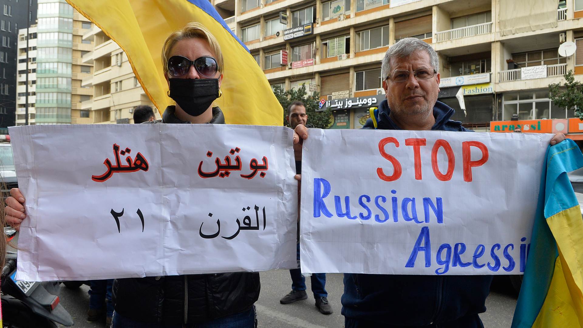 Photo of بعد إعلان روسيا الحرب.. أوكرانيو لبنان يتظاهرون: بدنا سلام!