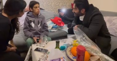 Photo of تامر حسني يحقق أمنية مصطفى المصاب بمرض نادر ويحتاج لزراعة جهاز هضمي