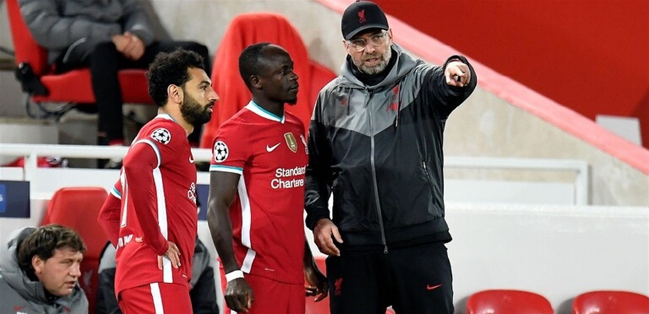 Photo of هدية من مدرب ليفربول للفائز بكأس إفريقيا بين صلاح وماني… ما هي؟