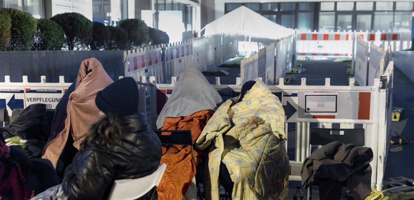 Photo of انقلاب حافلة تنقل بعض اللاجئين في أيطاليا