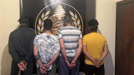 Photo of بالصّور: عمليّة دهم وتوقيف أشخاص لقيامهم بالإتجار بالأسلحة