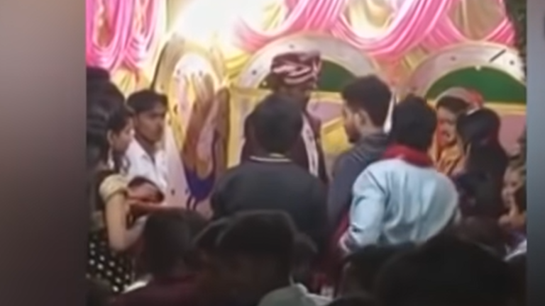 Photo of بالفيديو..عروس تصفع عريسها مرتين خلال حفل زفافهما وسط ذهول الحاضرين
