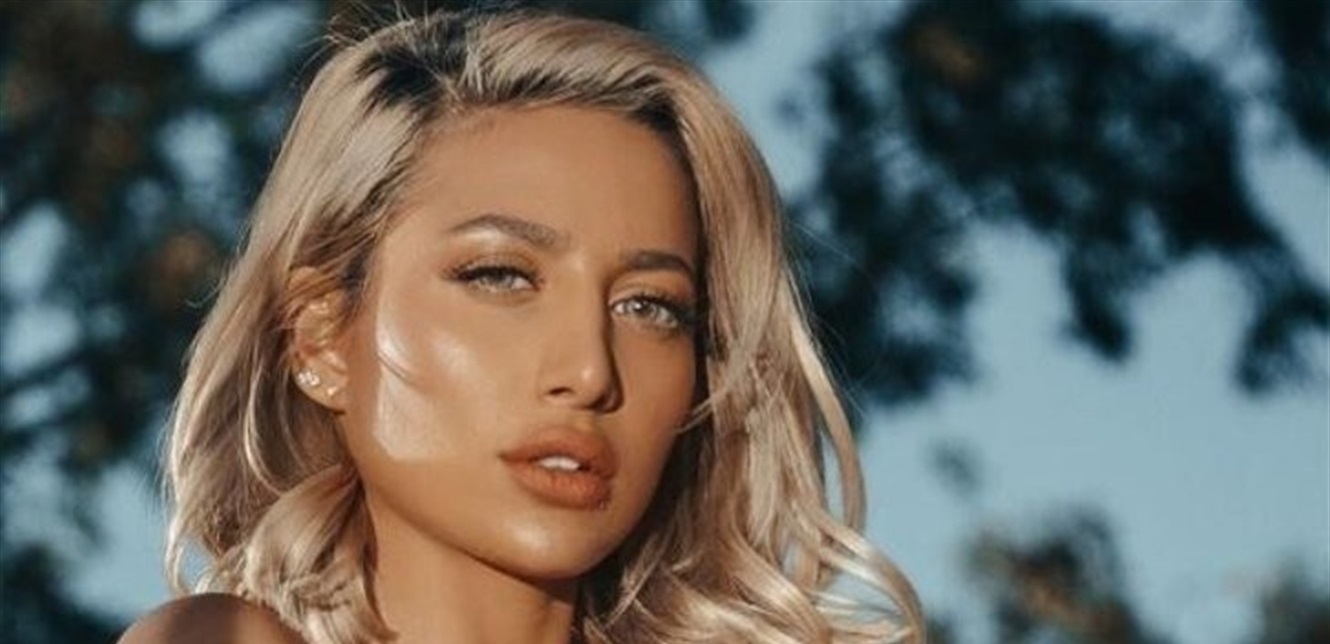 Photo of زوج مودل روز يفوز عليها بهذه القضية