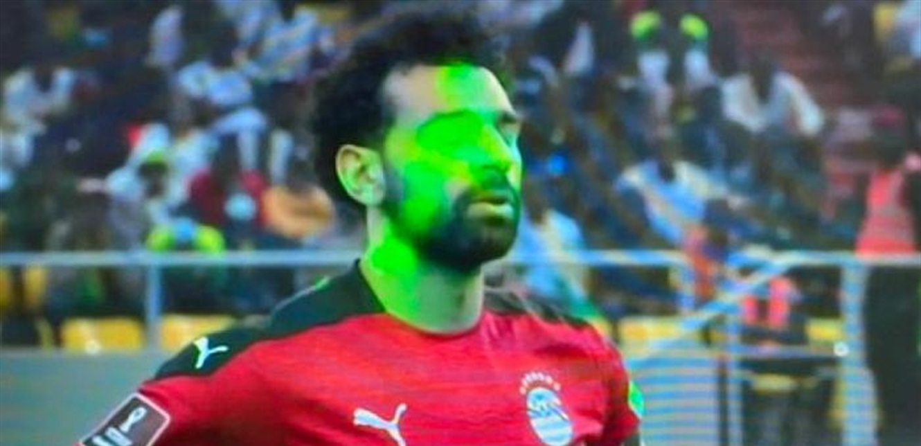 Photo of أول تعليق من مدرب المنتخب السنغالي على استخدام جماهير فريقه الليزر ضد محمد صلاح