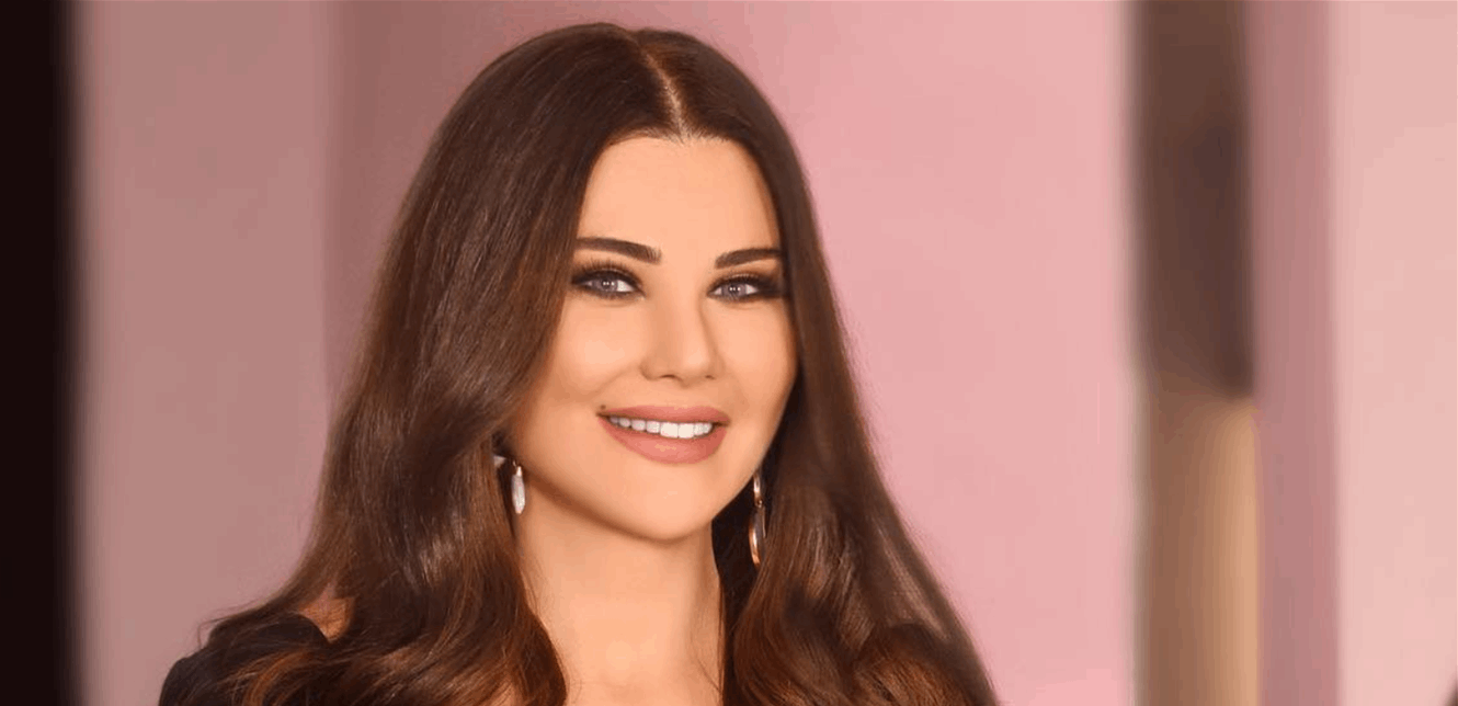 Photo of ظهرت بجمبسوت أسود وتتشبه برجال المافيا.. الإعلامية منى أبو حمزة مفاجأة “للموت 2”! (فيديو)