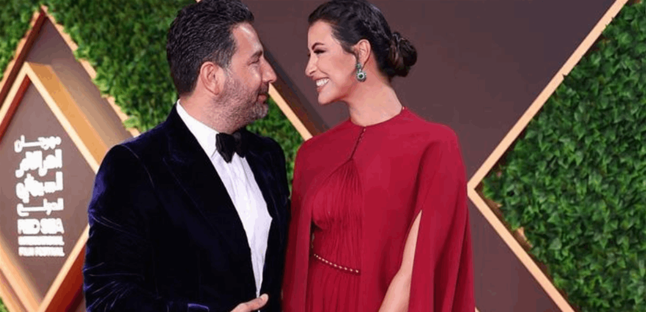 Photo of زوجة الإعلامي اللبناني عارضة الأزياء الشهيرة تخطف الأنظار بإطلالة رمضانية.. وتتوجه له بكلمات رومنسية (صور)