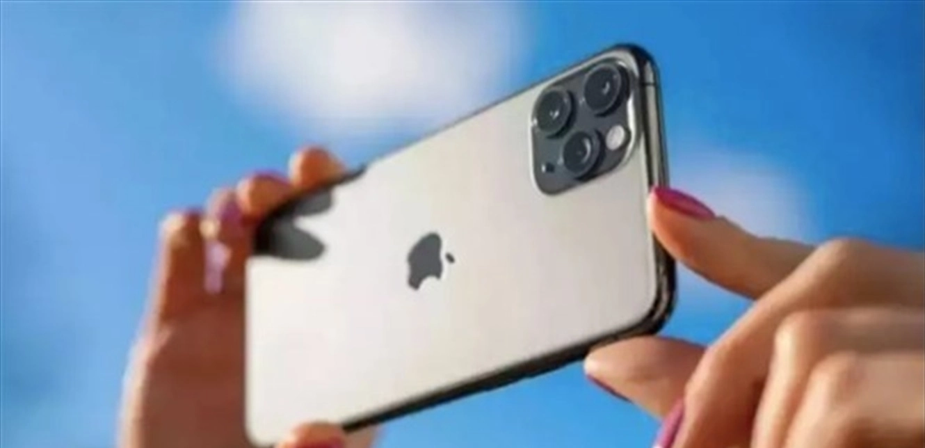 Photo of أبل تخطط لاستخدام عدسات بيرسكوب في هواتفها في 2023