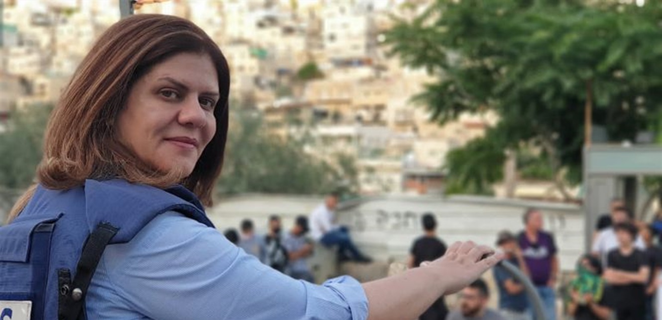 Photo of في إفتتاح مباراة مانشستر سيتي… ما علاقة شيرين أبو عاقلة؟ (فيديو)