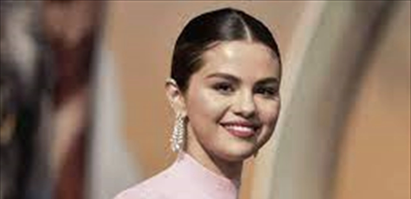 Photo of سيلينا غوميز تعتذر أمام الملايين… ماذا السبب؟