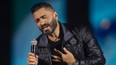Photo of تامر حسني يُفاجئ عروساً في حفل زفافها.. شاهدوا ردة فعلها (فيديو)